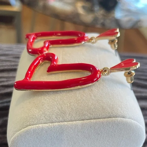 ‼️SOLD‼️Red Heart Dangle Earrings - Picture 2 of 6